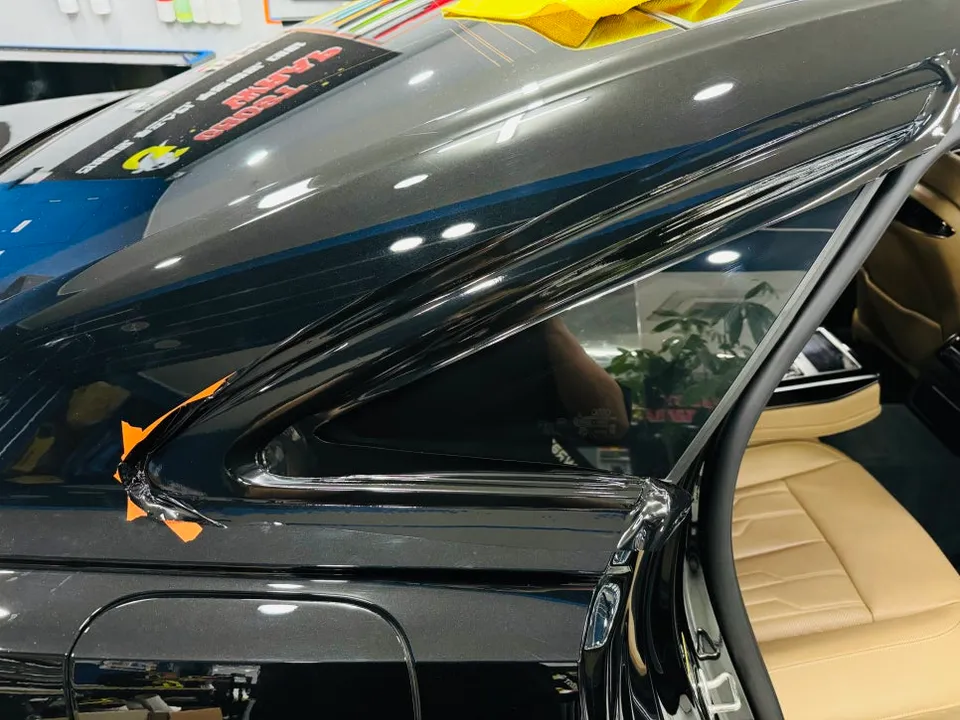 Audi A8のカーラッピング事例|クロームブラック化と内装PPF 施工写真 3-3