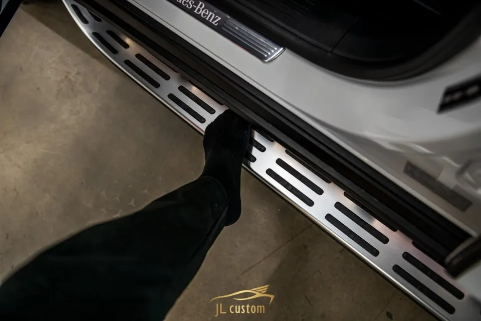 Mercedes-Benz GLS body kit - Mercedes-Benz GLS Electric Side Steps Review — Enhanced Access photo 3