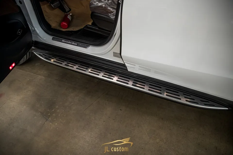 Mercedes-Benz GLS body kit - Mercedes-Benz GLS Electric Side Steps Review — Enhanced Access photo 4