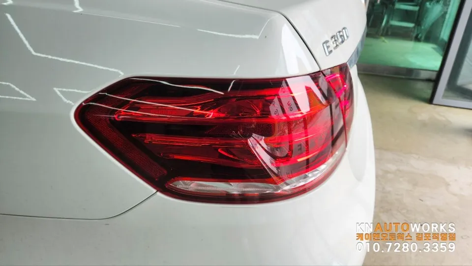 Mercedes-Benz E-Class W212 body repair - Mercedes-Benz E-Class W212 Tail Light Repair Review photo 4