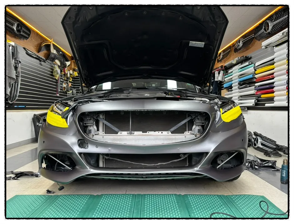 Mercedes-Benz C-Classのカーラッピング事例|費用目安・仕上がり 施工写真 1-2