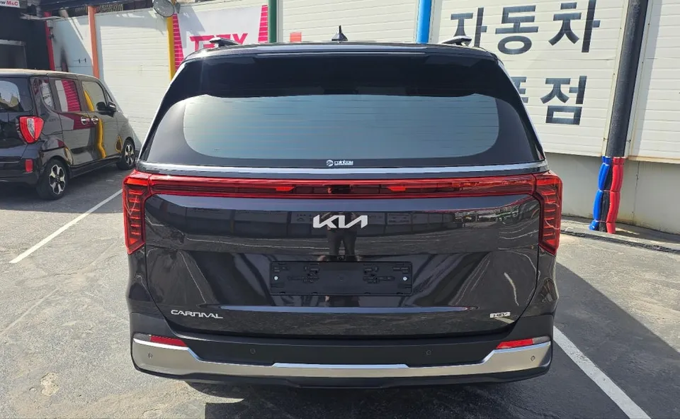 Kia Carnivalのドラレコ取付事例|費用目安と仕上がり 施工写真 3-2