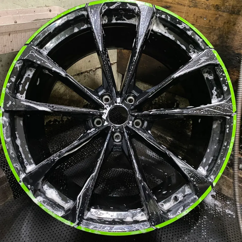 Lamborghini Urusのホイールリペア・塗装事例 施工写真 2-2