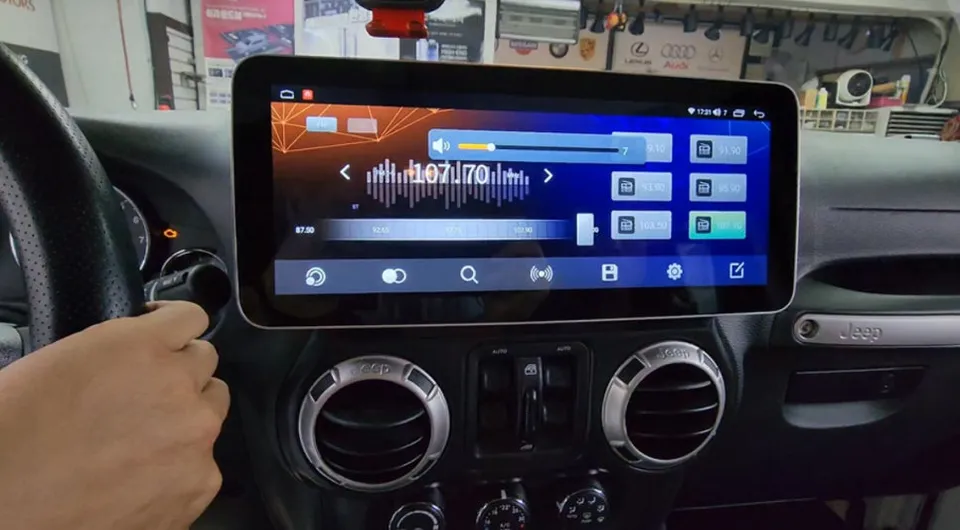 Jeep WranglerのAndroid Auto・CarPlay取付事例 施工写真 2-1