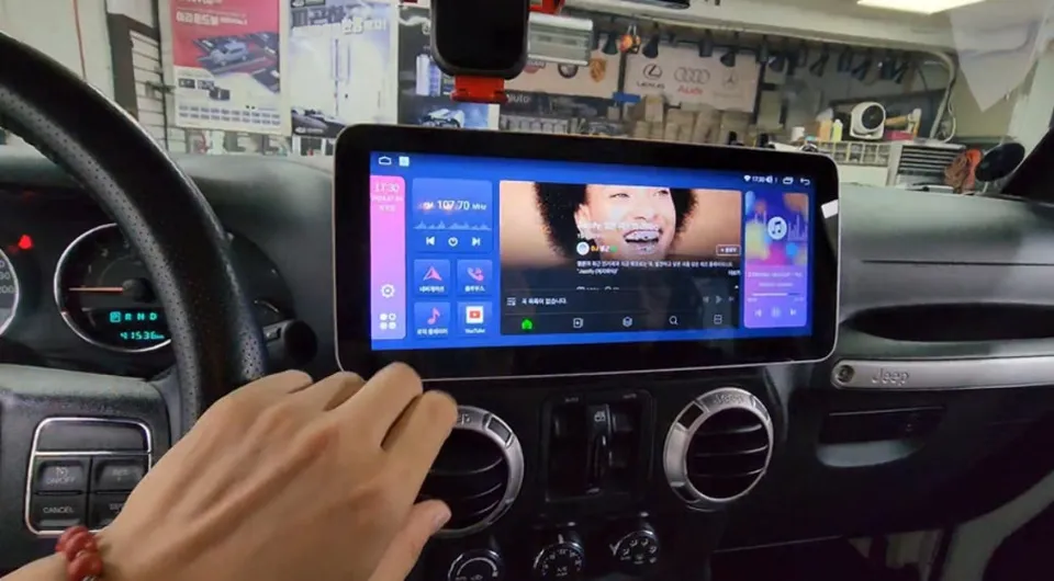 Jeep WranglerのAndroid Auto・CarPlay取付事例 施工写真 3-1