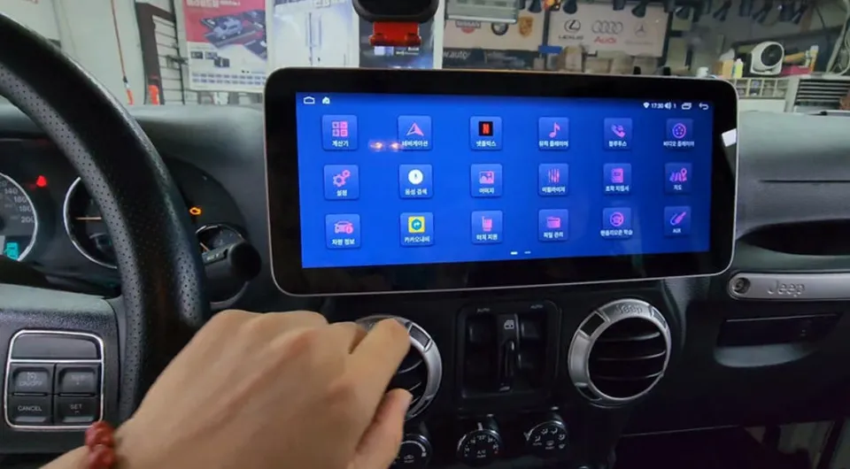 Jeep WranglerのAndroid Auto・CarPlay取付事例 施工写真 4-1