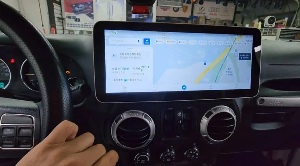 Jeep WranglerのAndroid Auto・CarPlay取付事例 施工写真 1-2