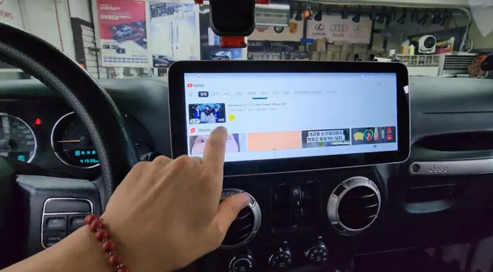 Jeep WranglerのAndroid Auto・CarPlay取付事例 施工写真 2-2