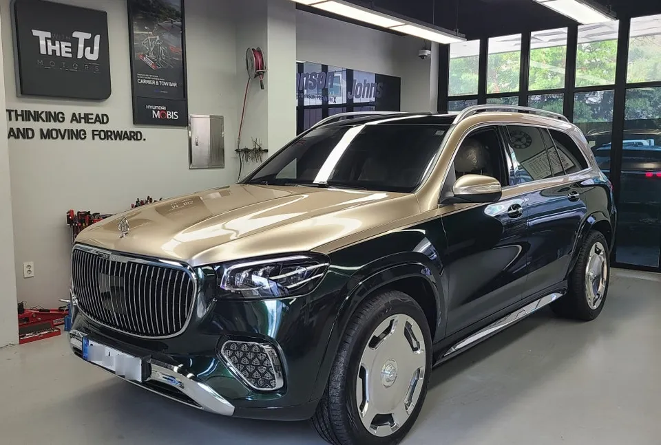 Mercedes-Benz GLS ambient lighting installation result