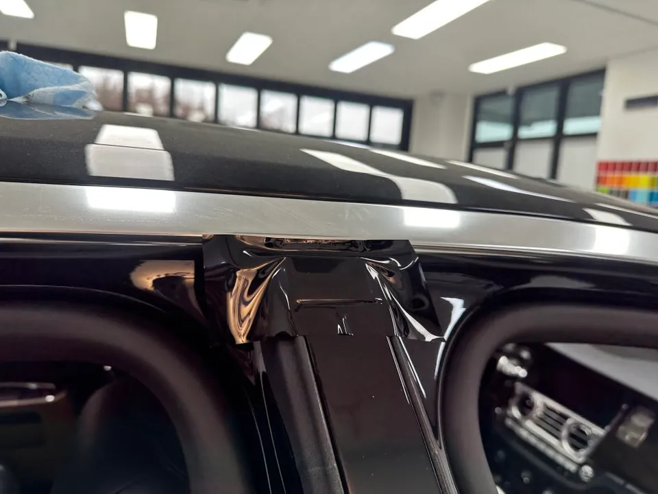 Rolls-Royce Ghostのカーラッピング事例｜クロームパーツのブラックアウト 施工写真 2-2