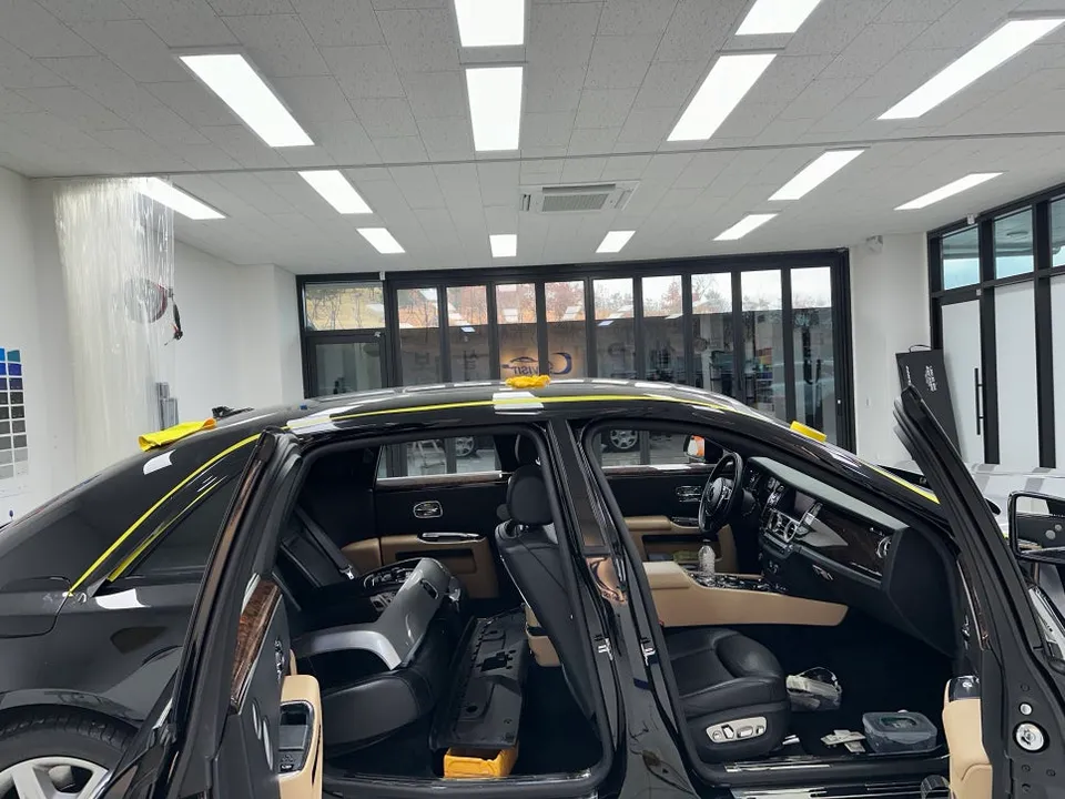 Rolls-Royce Ghostのカーラッピング事例｜クロームパーツのブラックアウト 施工写真 2-3