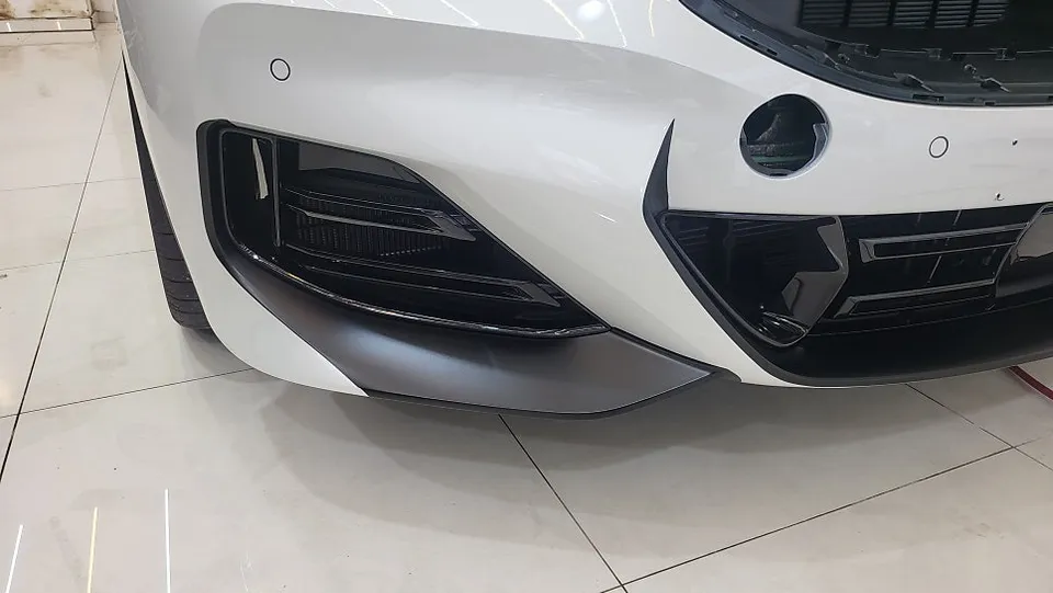 BMW 8 Seriesのカーラッピング事例|マットブラック 施工写真 1-2