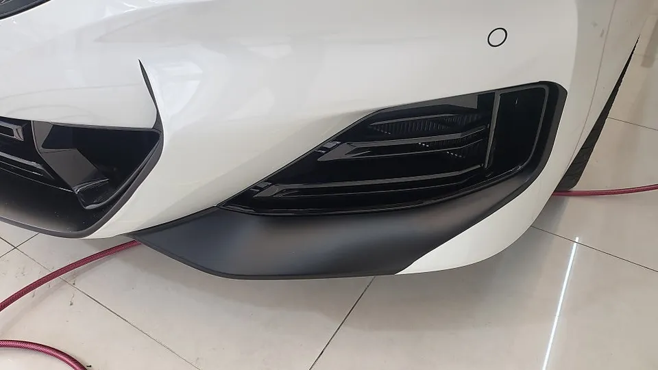 BMW 8 Seriesのカーラッピング事例|マットブラック 施工写真 3-2