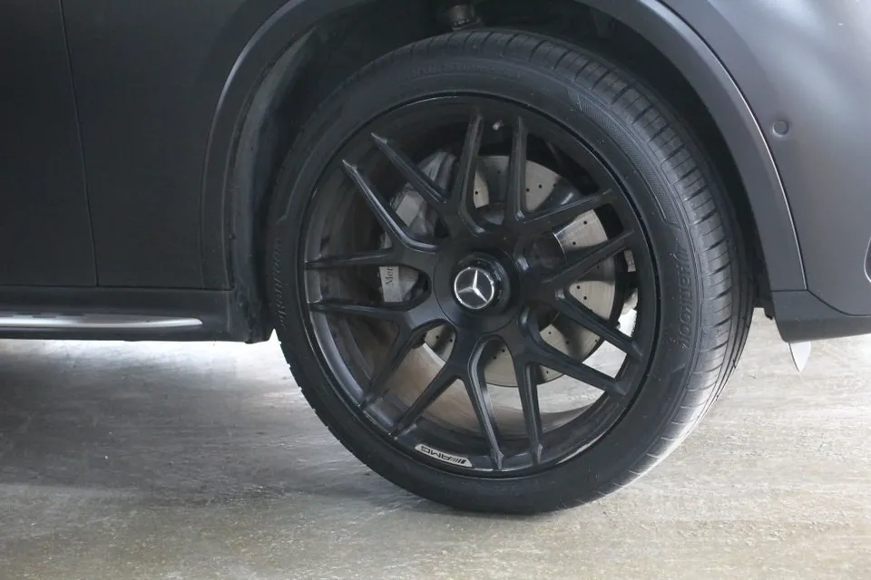 Mercedes-Benz GLCのホイールリペア・塗装事例 施工写真 4