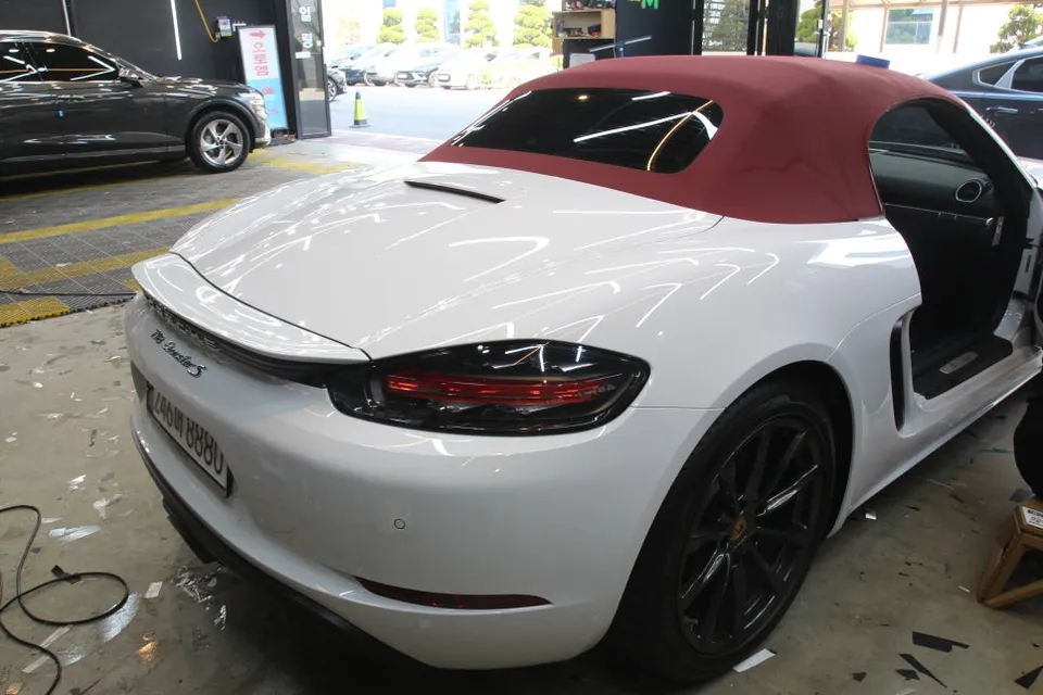 ポルシェ 718 Boxsterのカーラッピング事例|費用目安・仕上がり 施工写真 2-1
