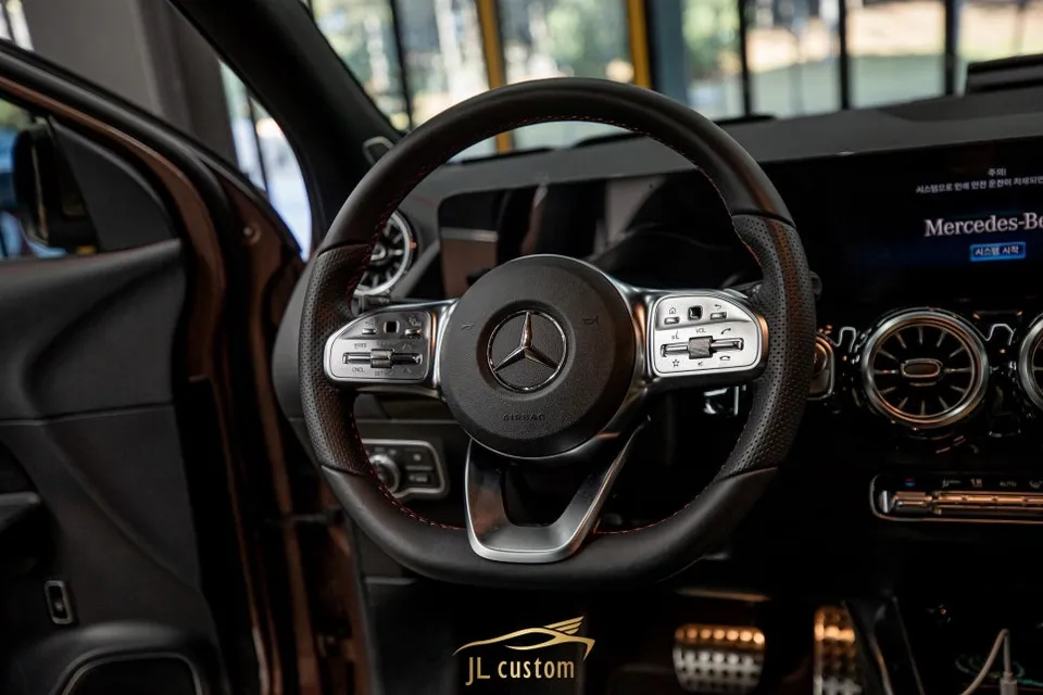 Mercedes-Benz EQA steering wheel - Mercedes-Benz EQA Custom Steering Wheel Installation Review photo 4
