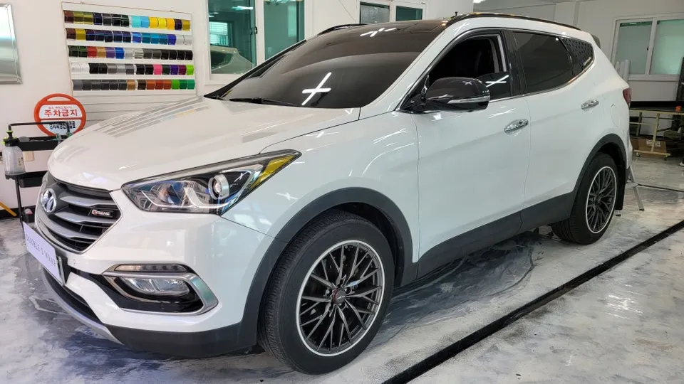 Hyundai Tucsonのカーラッピング事例 施工写真 2