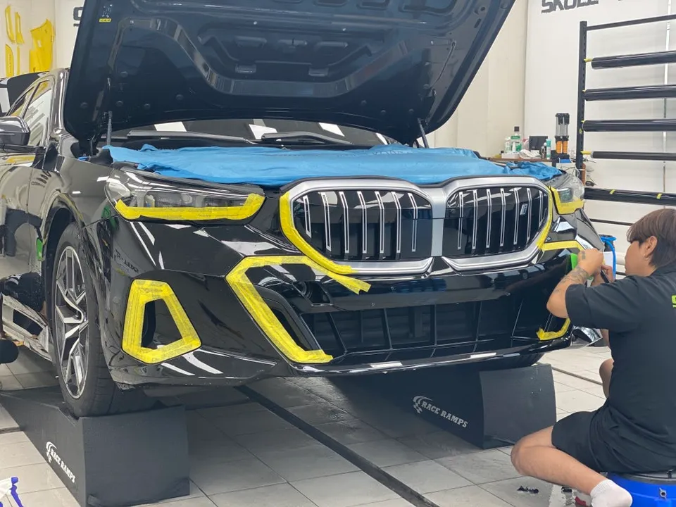 BMW i5のブラックPPF施工事例｜費用目安と仕上がり 施工写真 3-1