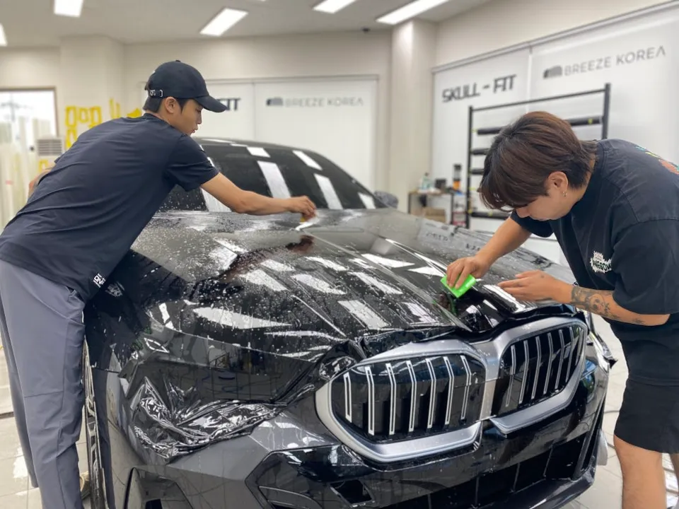 BMW i5のブラックPPF施工事例｜費用目安と仕上がり 施工写真 3-2