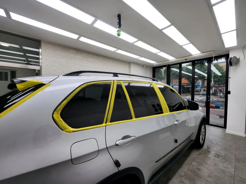 BMW X5のカーフィルム施工事例|費用目安・仕上がり 施工写真 1-3