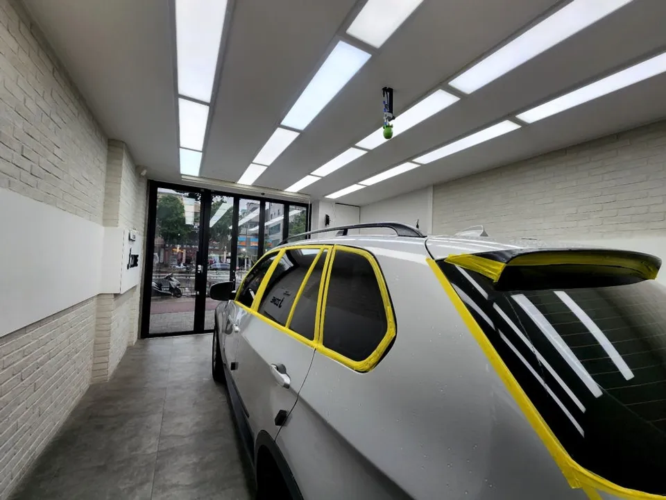 BMW X5のカーフィルム施工事例|費用目安・仕上がり 施工写真 2-3