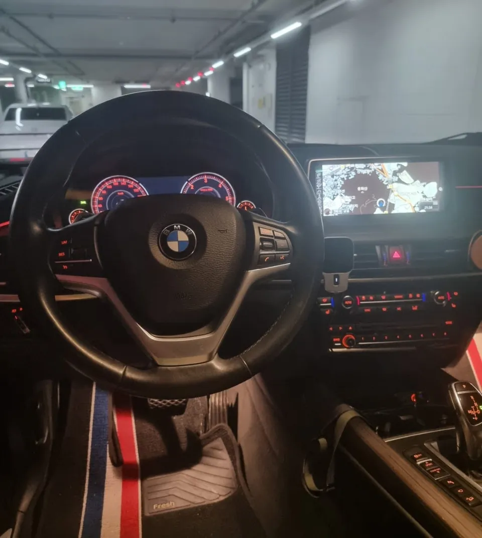 BMW X5のドラレコ取付事例|費用目安・仕上がり 施工写真 2-1