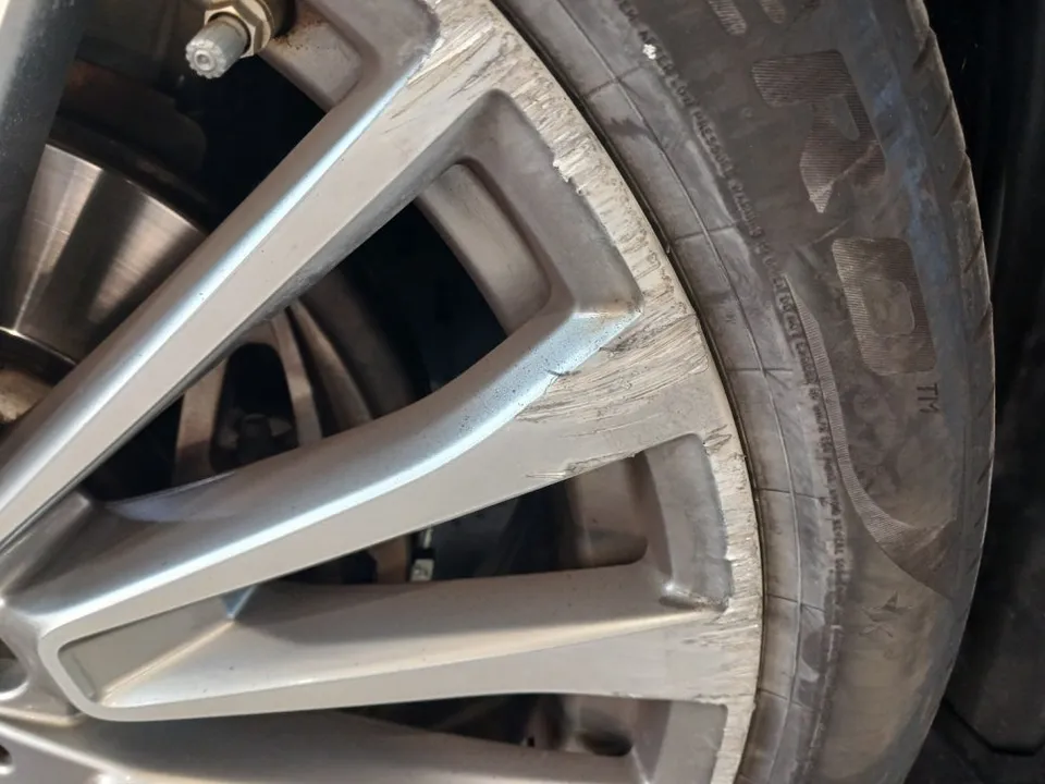 BMW X7 wheel repair - BMW X7 Wheel Repair & Refinishing Review — Diamond Cut Restored photo 4
