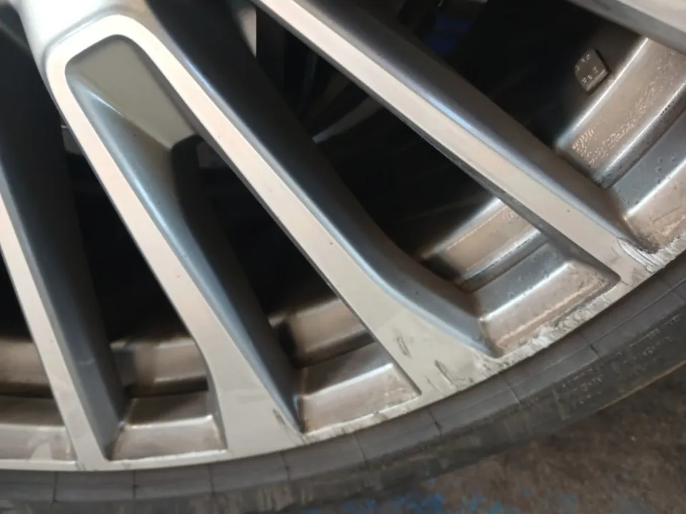 BMW X7 wheel repair - BMW X7 Wheel Repair & Refinishing Review — Diamond Cut Restored photo 5