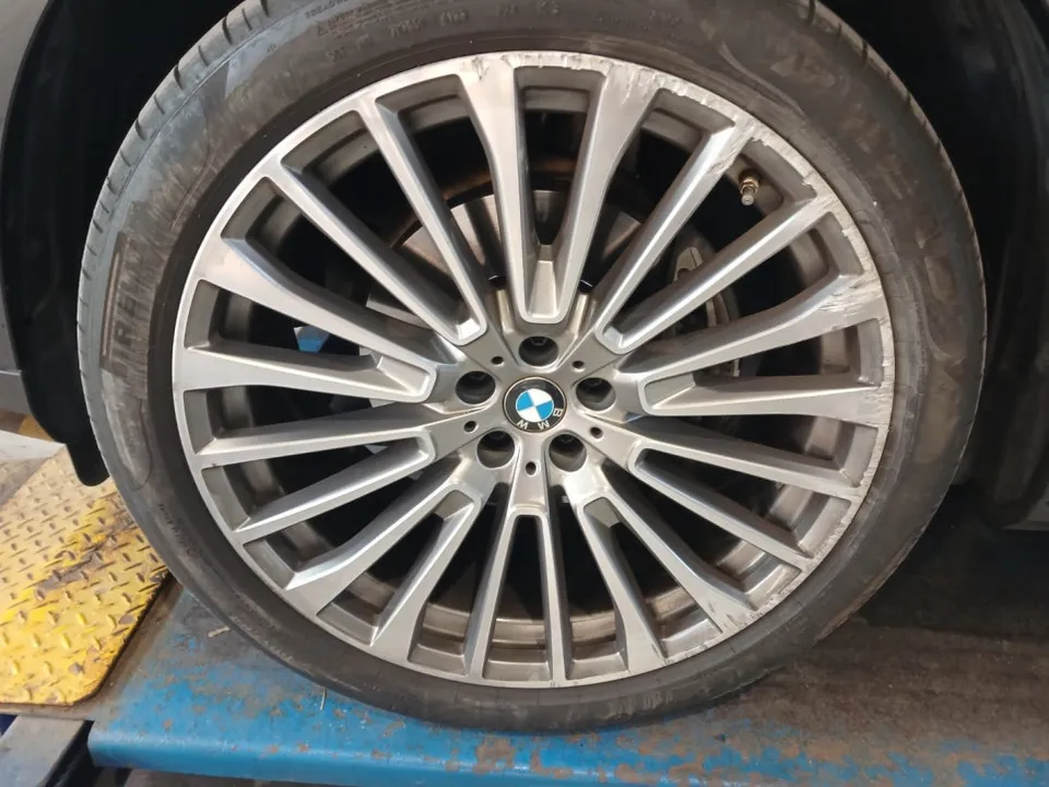 BMW X7 wheel repair - BMW X7 Wheel Repair & Refinishing Review — Diamond Cut Restored photo 6