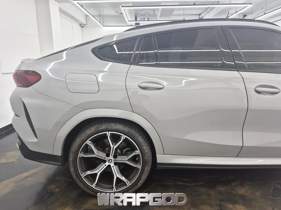 BMW X6 G06のカーラッピング事例|費用目安・仕上がり 施工写真 1-3