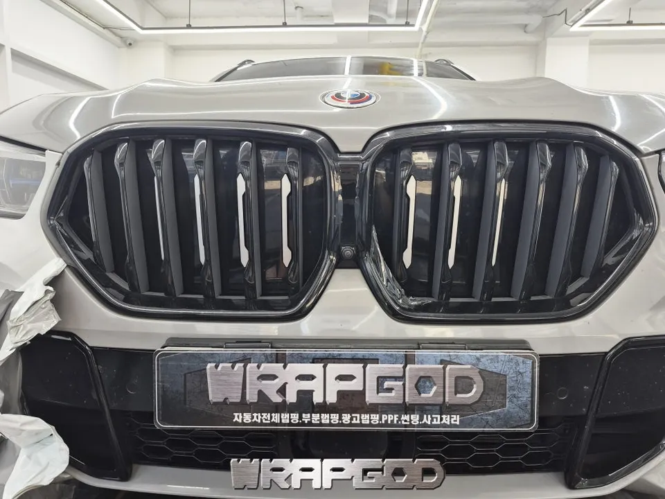 BMW X6 G06のカーラッピング事例|費用目安・仕上がり 施工写真 2-3