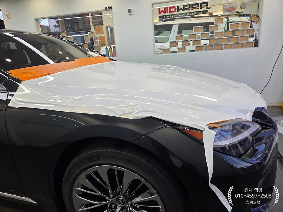 Lexus LS 500hのカーラッピング事例 施工写真 2-2
