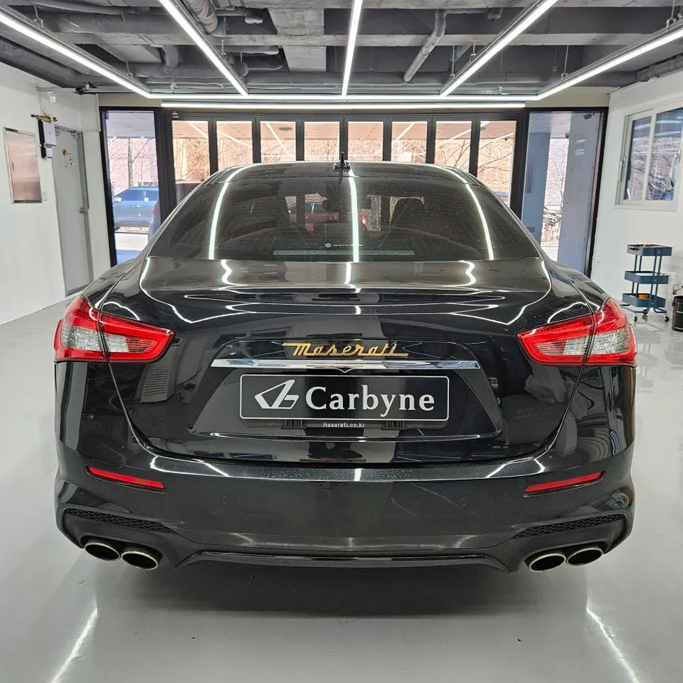 Maserati Ghibliのカーラッピング事例 施工写真 3