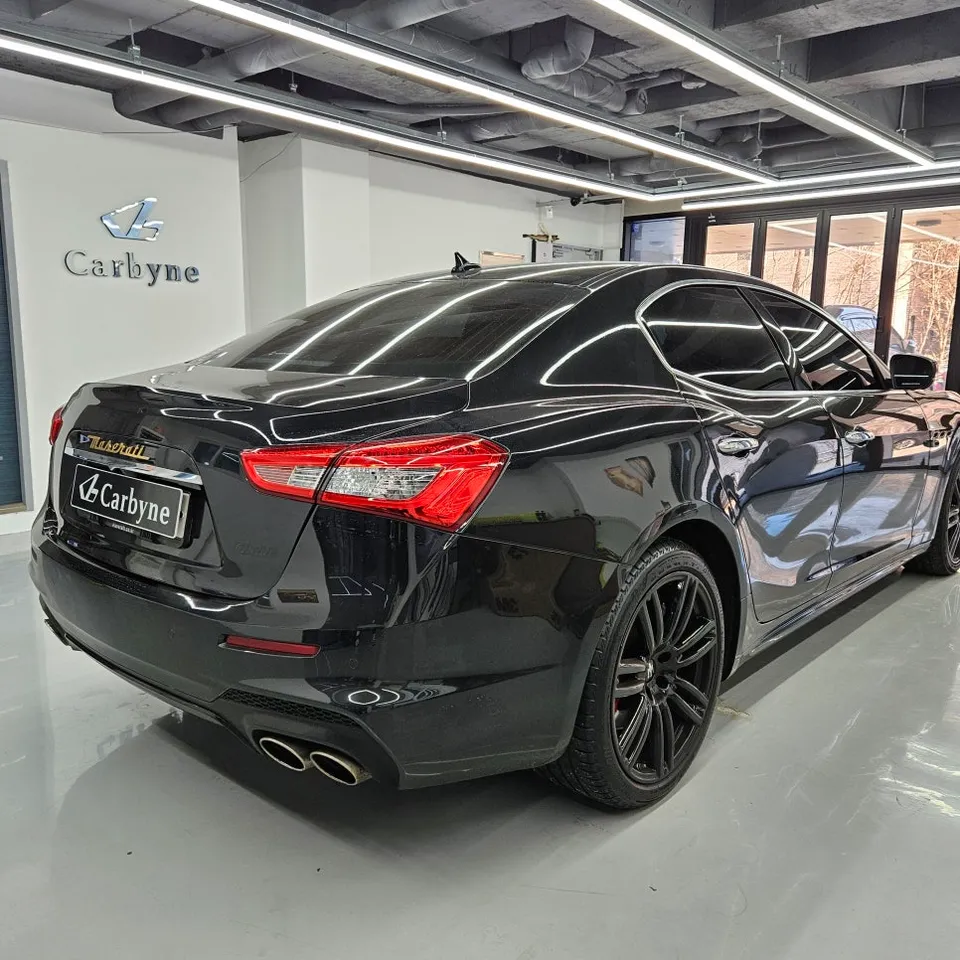 Maserati Ghibliのカーラッピング事例 施工写真 4