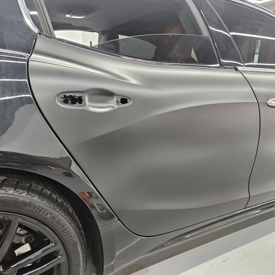 Maserati Ghibliのカーラッピング事例｜サテンブラックで印象激変 施工写真 1-3