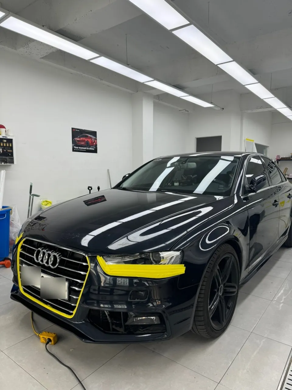 Audi A4のカーラッピング事例｜サテンダークグレーの仕上がり 施工写真 2-1