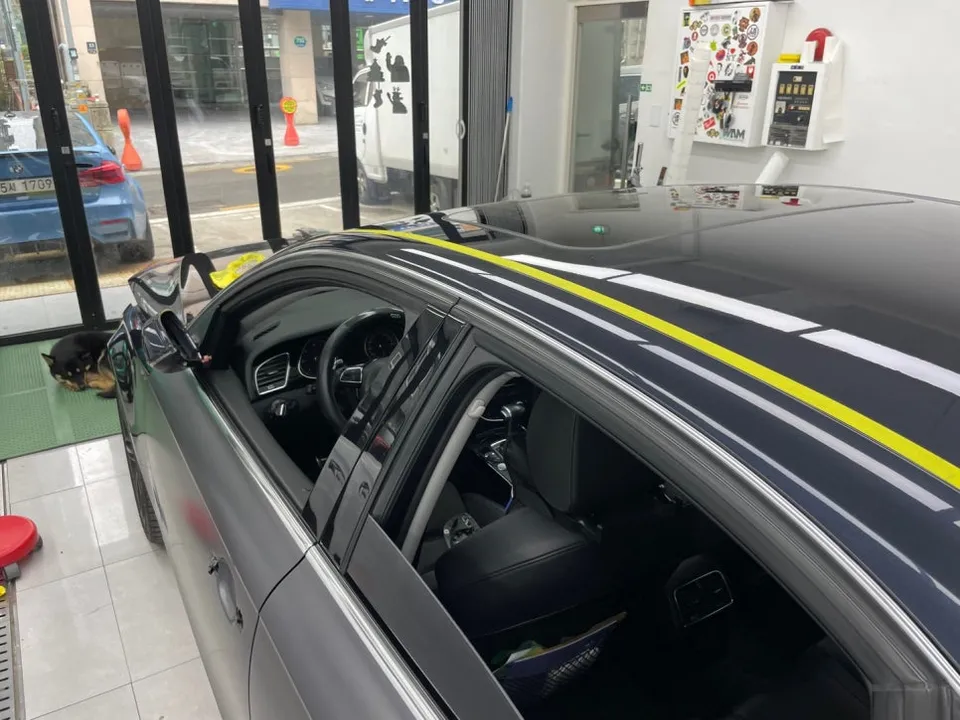 Audi A4のカーラッピング事例｜サテンダークグレーの仕上がり 施工写真 2-2