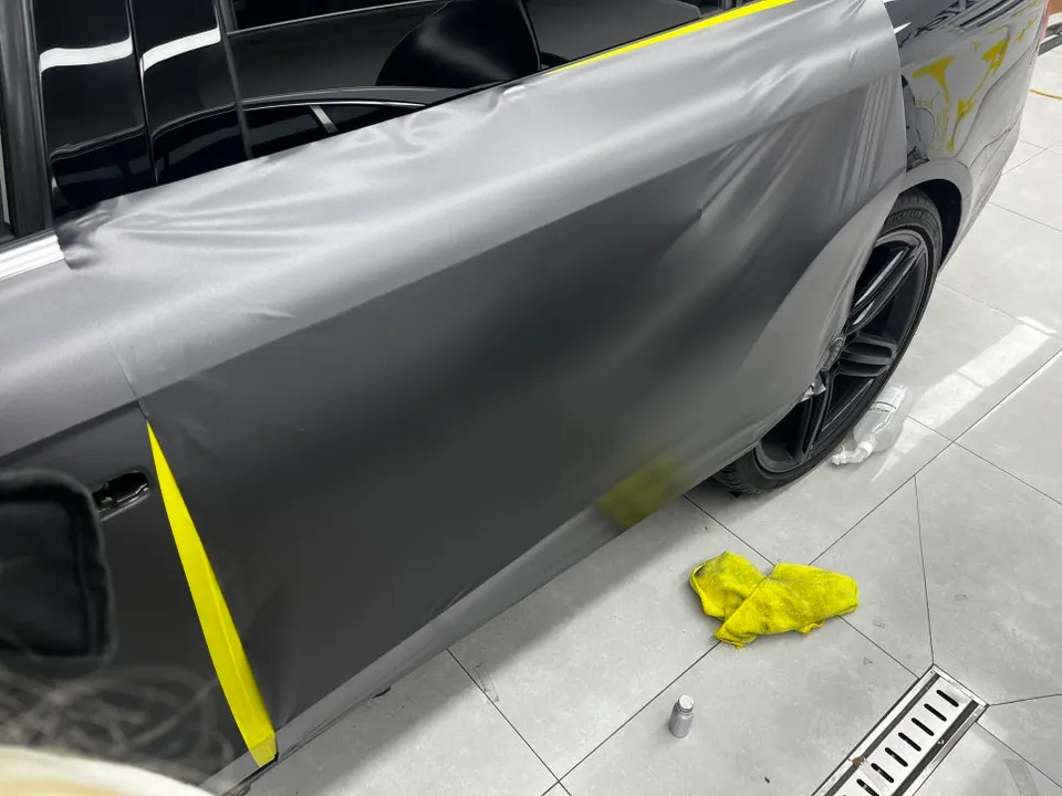 Audi A4のカーラッピング事例｜サテンダークグレーの仕上がり 施工写真 3-3