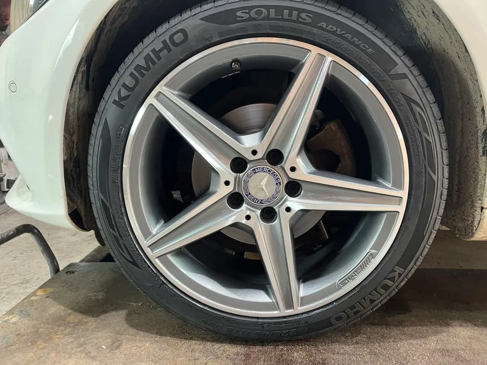 Mercedes-Benz C-Class W205のホイールリペア・塗装事例 施工写真 3-1