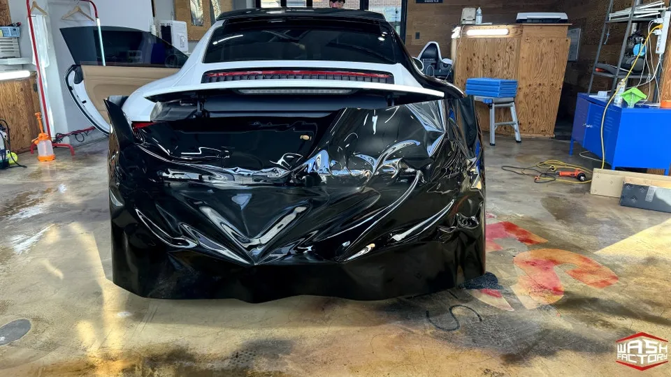 ポルシェ 911カレラ カーラッピング事例|費用目安・仕上がり 施工写真 3-1