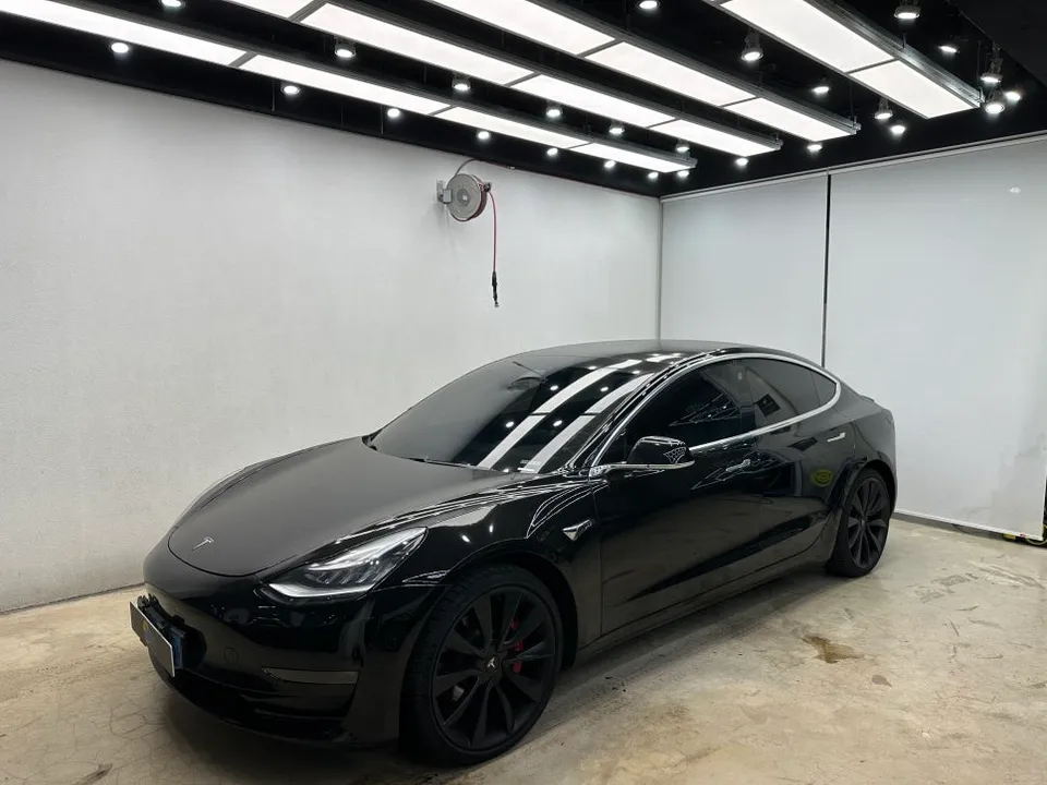 Tesla Model 3のクロームパーツラッピング事例 写真