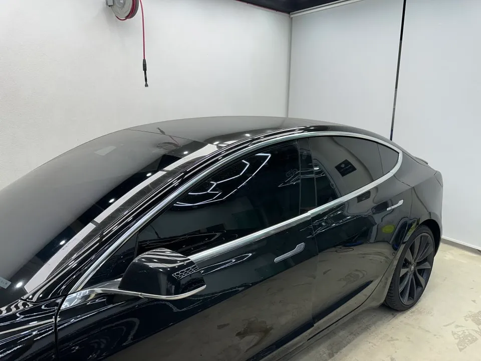 Tesla Model 3のクロームパーツラッピング事例 施工写真 1-1