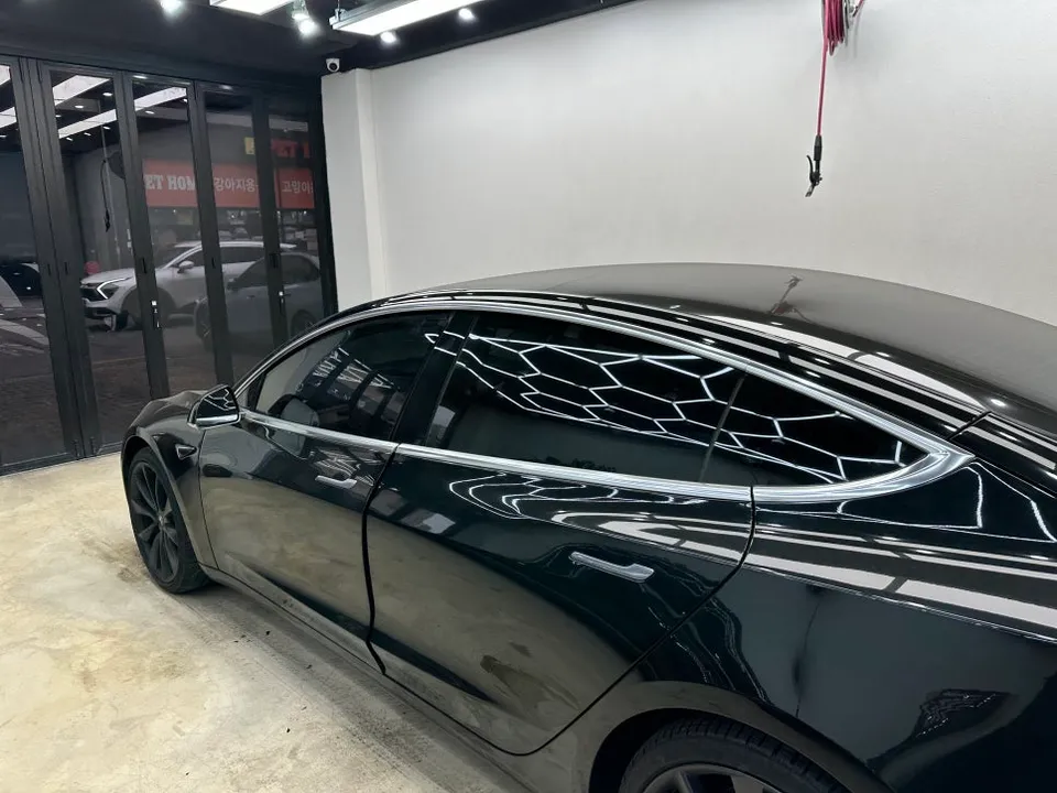Tesla Model 3のクロームパーツラッピング事例 施工写真 1-2
