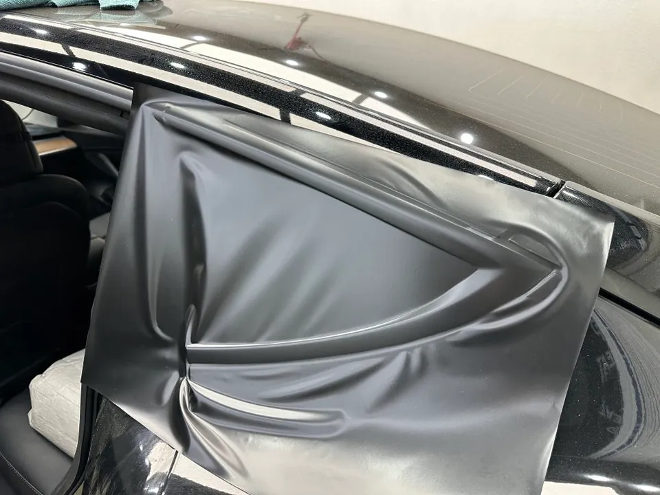 Tesla Model 3のクロームパーツラッピング事例 施工写真 3-2