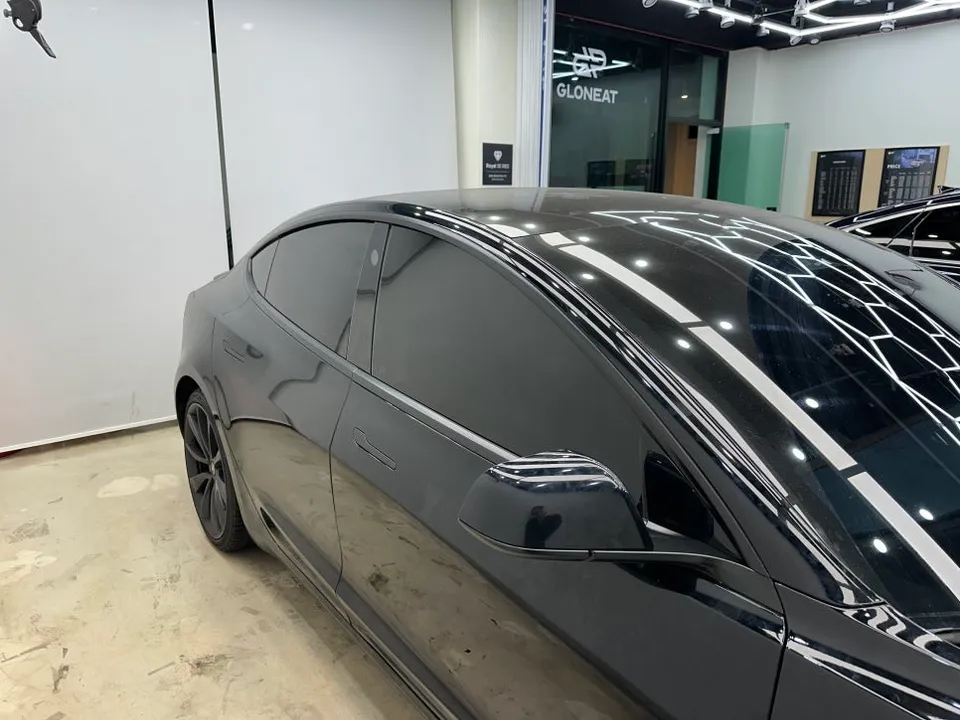 Tesla Model 3のクロームパーツラッピング事例 施工写真 2-3