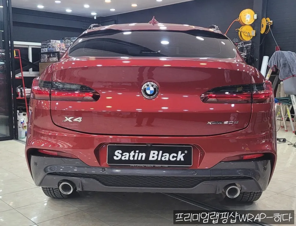 BMW X4のカーラッピング事例 施工写真 2-1