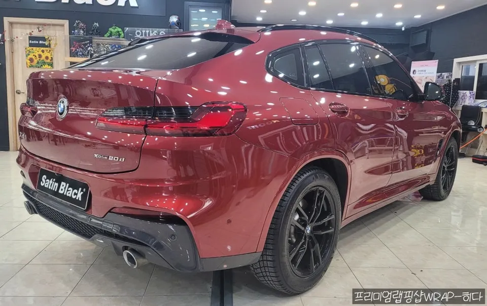 BMW X4のカーラッピング事例 施工写真 2-2