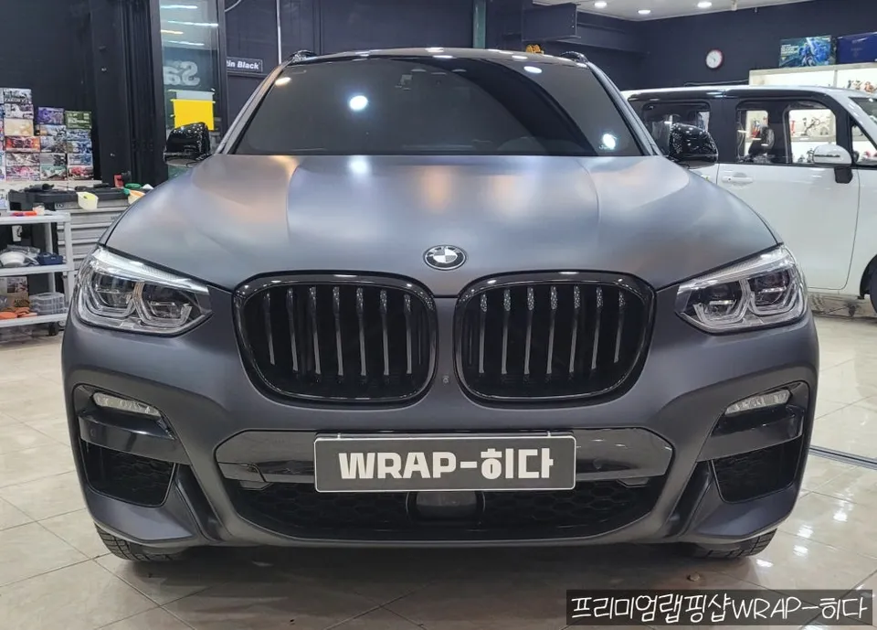 BMW X4のカーラッピング事例 施工写真 4-2