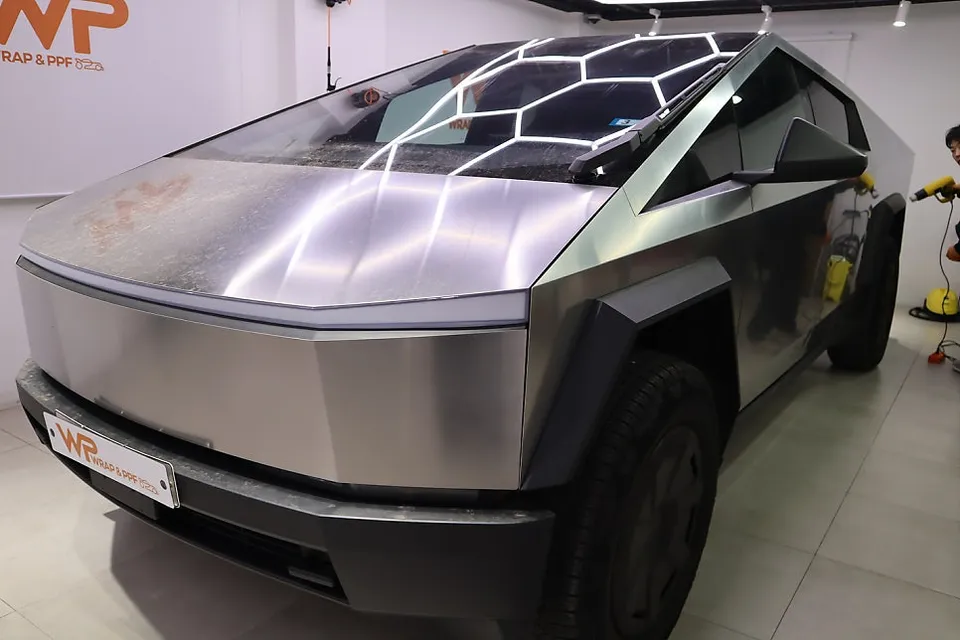 Tesla Cybertruckのカーラッピング事例｜費用目安・仕上がり 施工写真 3-1