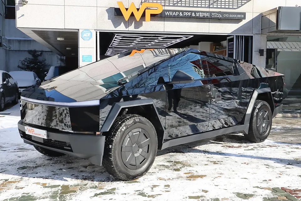 Tesla Cybertruckのカーラッピング事例｜費用目安・仕上がり 施工写真 4-1